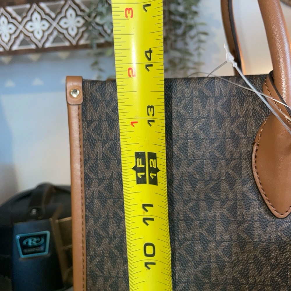 Michael Kors Brown Monogram Large Tote - Picture 11 of 12